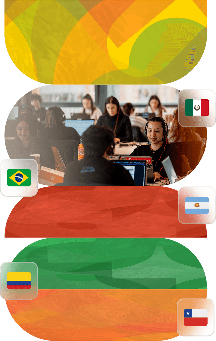 Equipe da 123Seguro trabalhando em escritório moderno